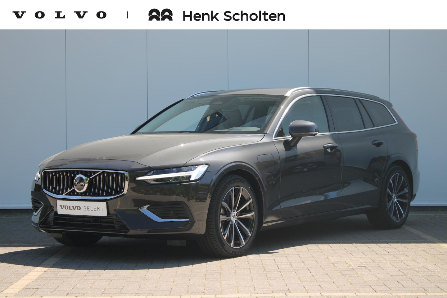 Volvo V60 - T6 350PK Plug-in hybrid AWD Essential Edition | Adaptieve Cruise Control met Pilot Assist - AutoWereld.nl