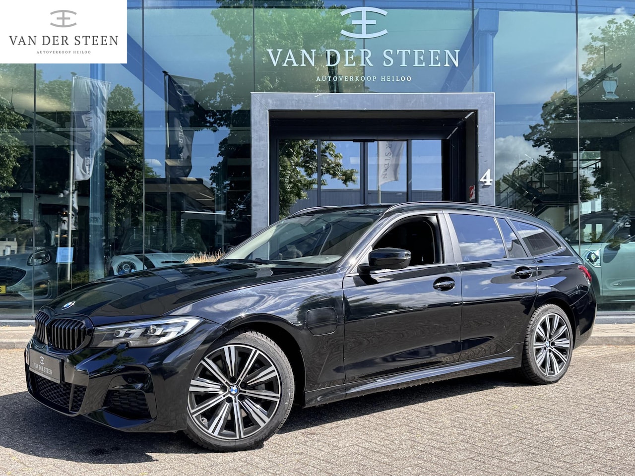 BMW 3-serie Touring - 330e xDrive Business Edition Plus M Sport | Draadloze Telefoonlader | Dealer Onderhouden - AutoWereld.nl