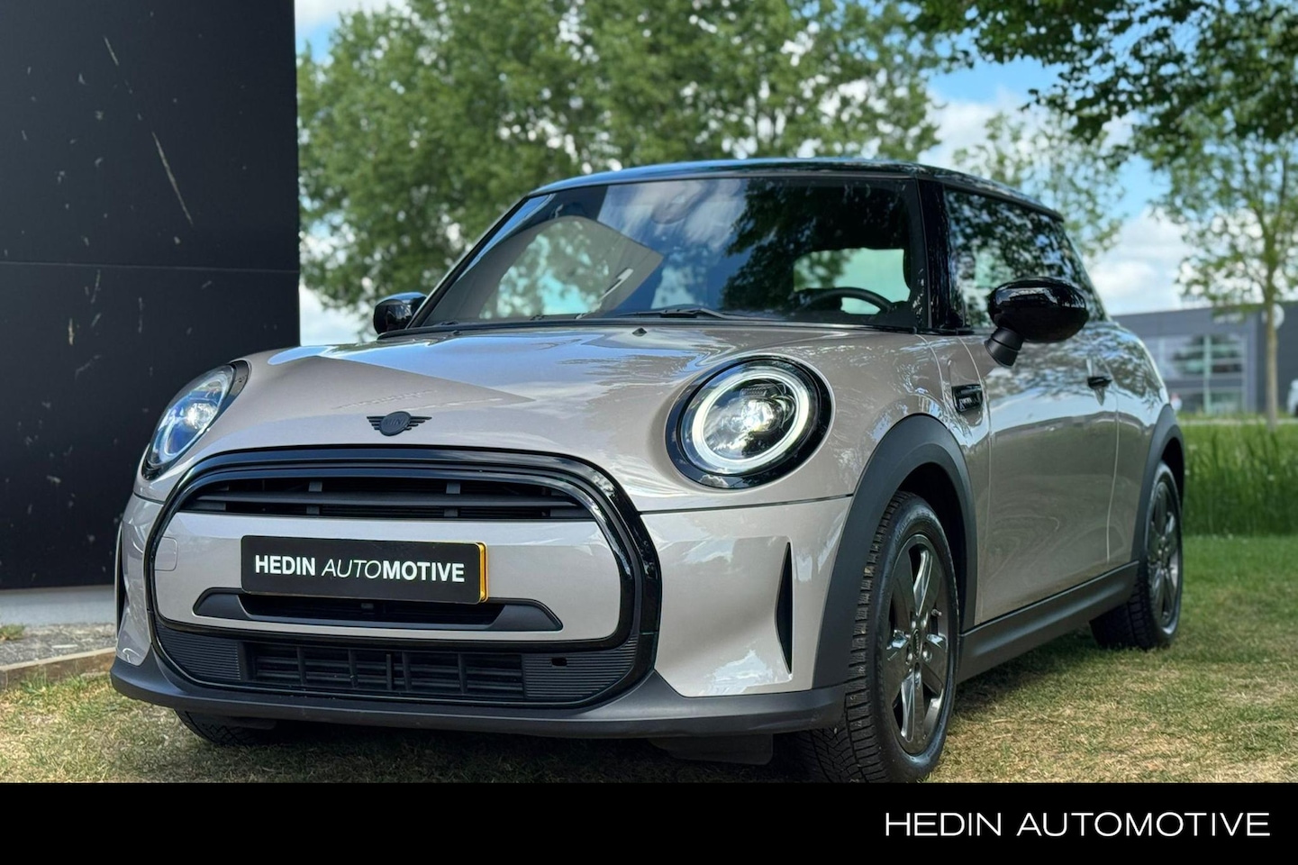 MINI Cooper - Mini 1.5 Camden Go Edition | Aut. | Climate Control | Camera | Parkeersensoren | Navigatie - AutoWereld.nl