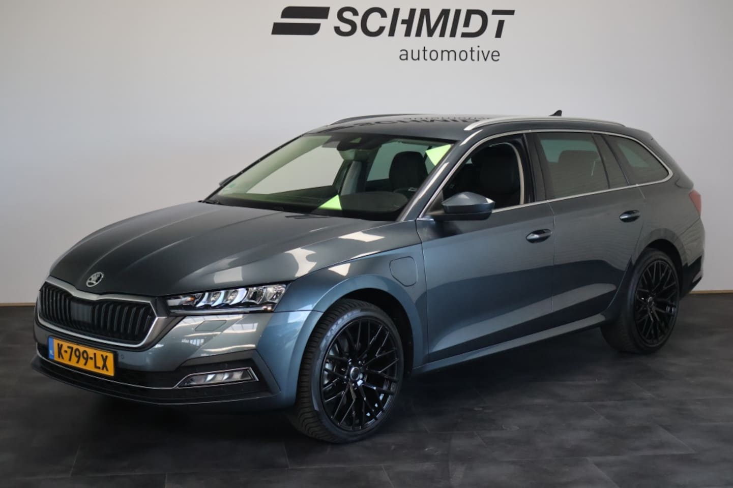 Skoda Octavia Combi - 1.4 TSI iV Business Plus 204pk | LED | Navi | 19" - AutoWereld.nl