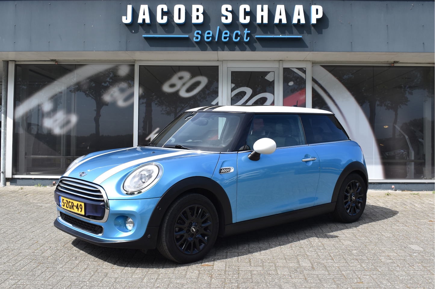 MINI Cooper - Mini 1.5 Chili Serious Business / Keyless / Clima / Navigatie / Panoramadak - AutoWereld.nl