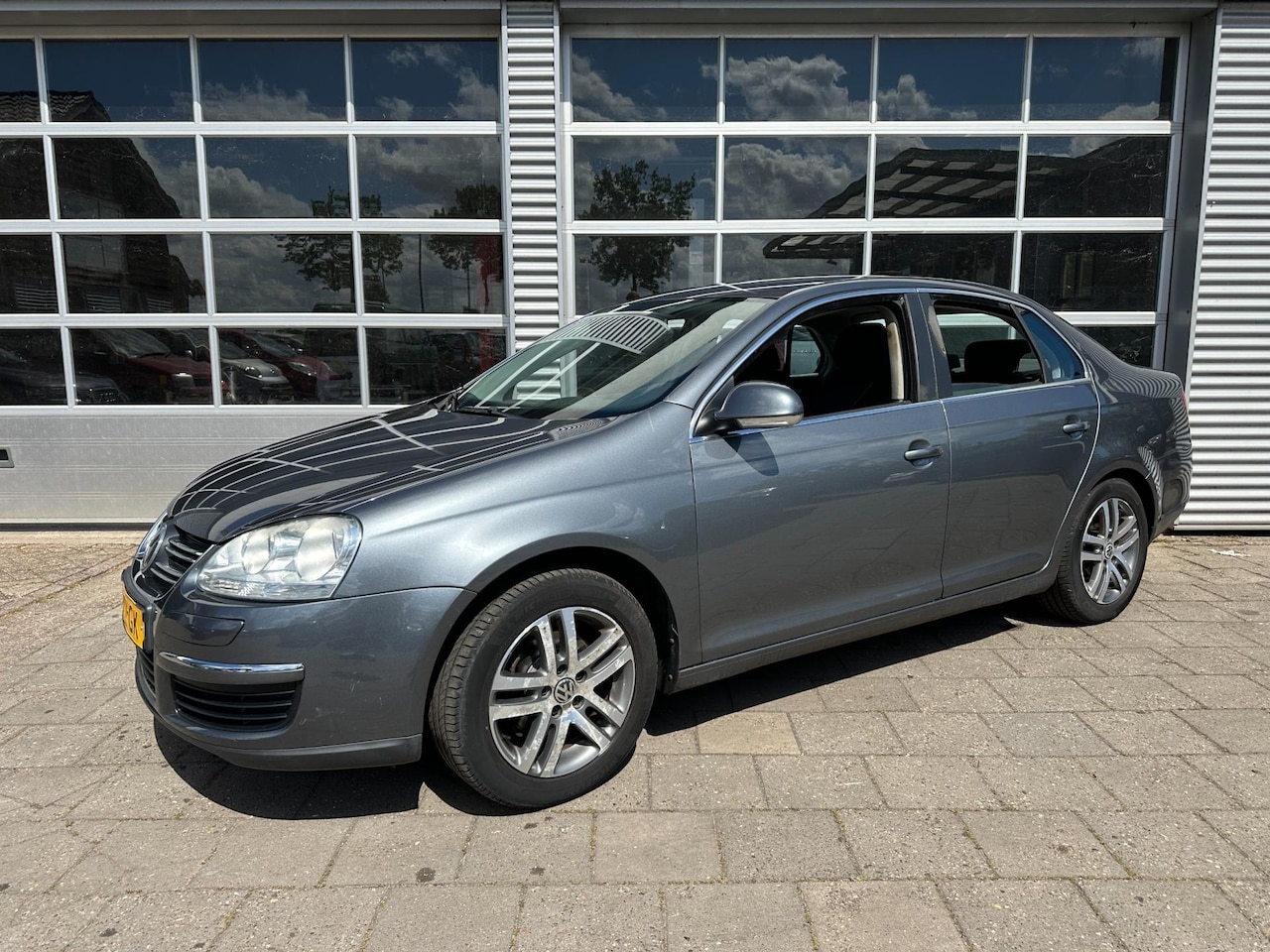 Volkswagen Jetta - 1.6 FSI Comfortline - Cruise Control - Climate Control - Trekhaak - AutoWereld.nl