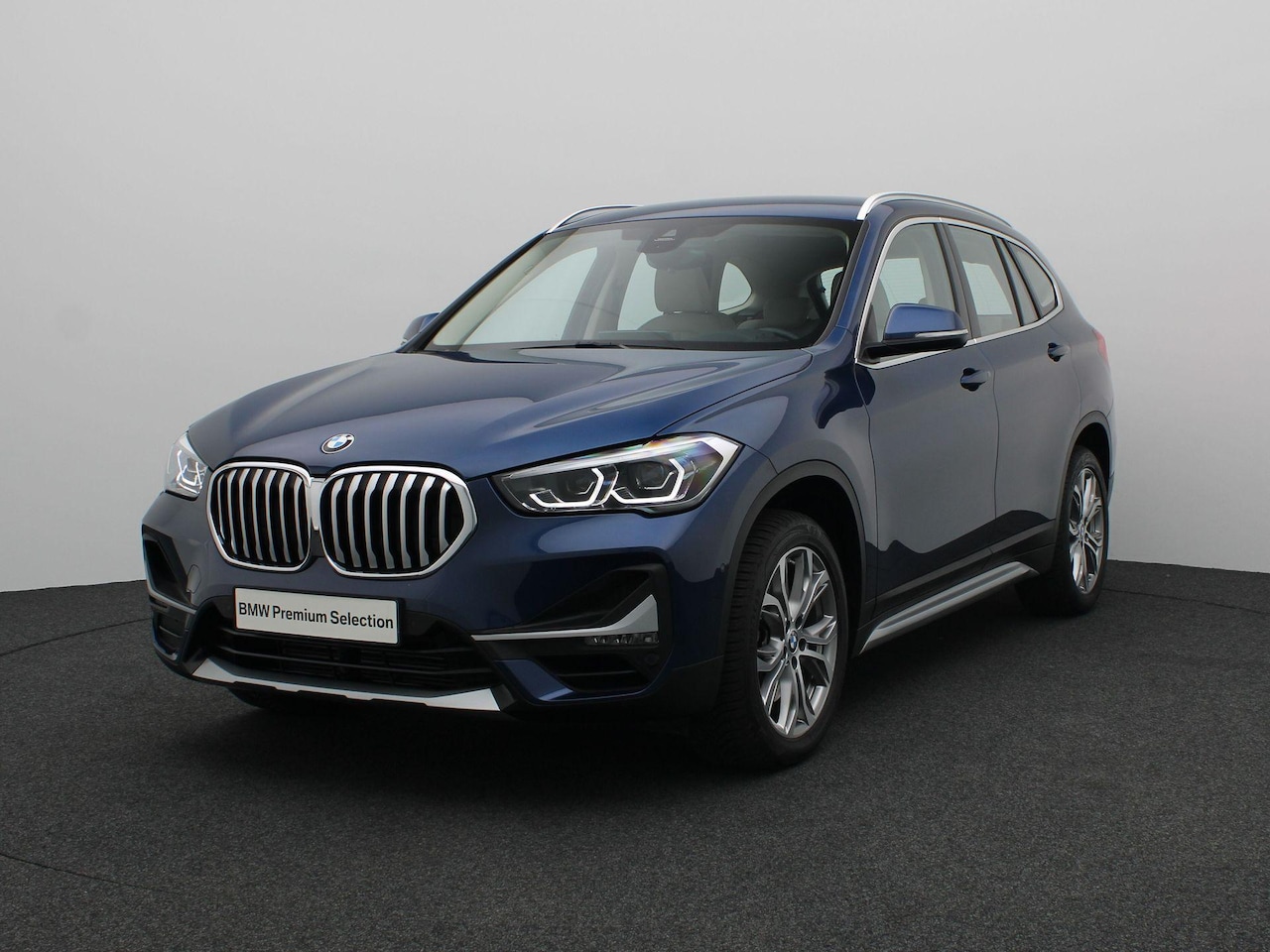 BMW X1 - xDrive20i High Executive | xLine | Parking Pack | Safety Pack | Stuurwielrand Verwarmd | E - AutoWereld.nl