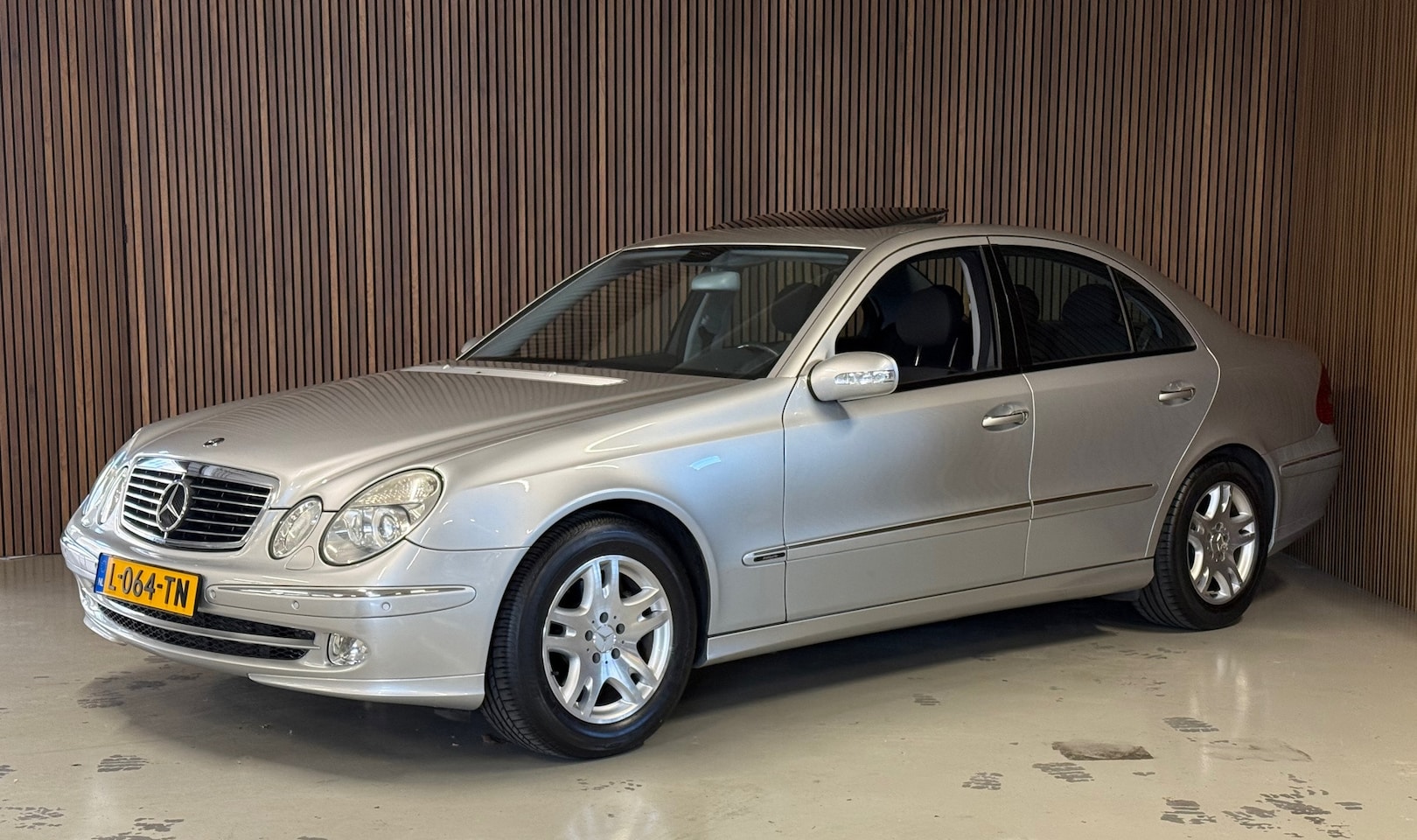 Mercedes-Benz E-klasse - 200 K. Avantgarde - 70469 KM - Unieke staat - AutoWereld.nl