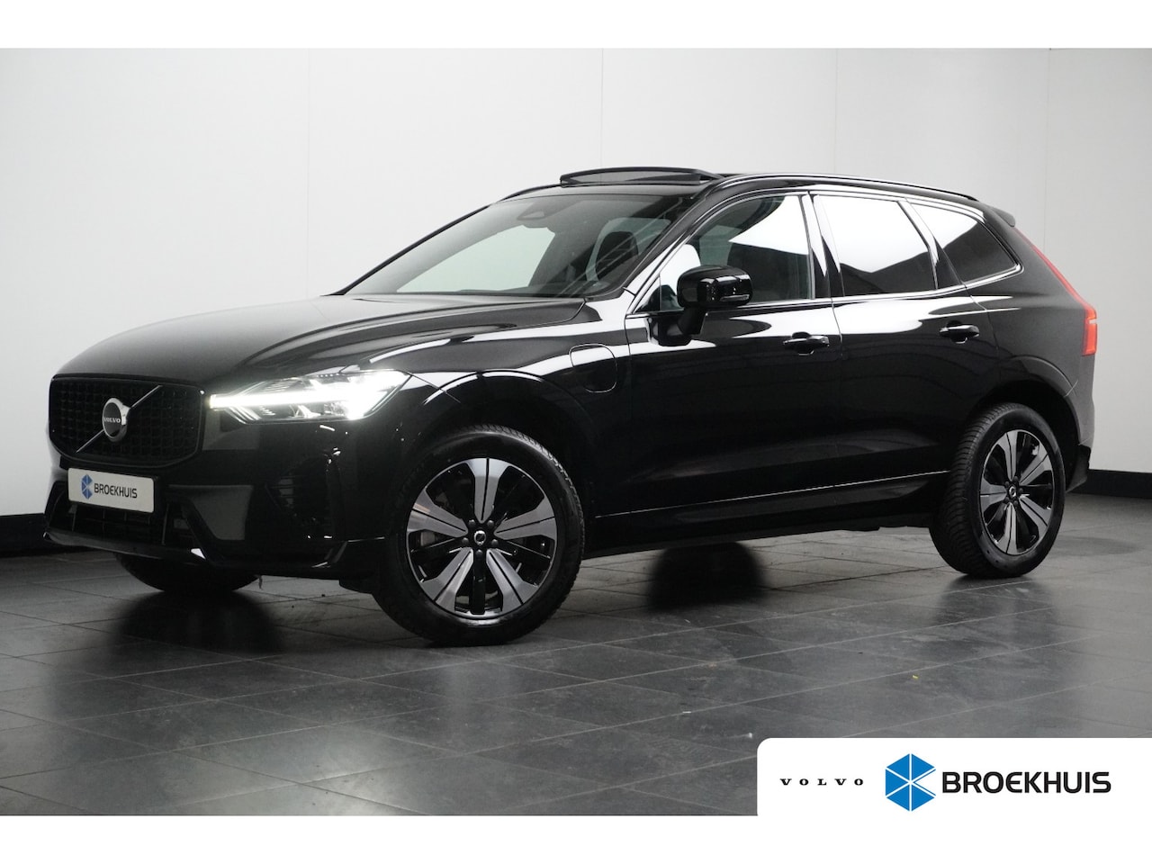 Volvo XC60 - T6 Plug-in hybrid AWD Plus Dark | Pano | Trekhaak | Elek.Stoel + Geheugen | - AutoWereld.nl