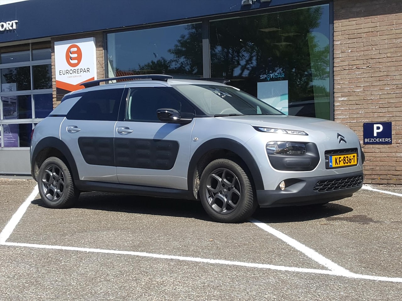 Citroën C4 Cactus - VTi 82pk Airdream SHINE ETG AUTOMAAT Navigatie | Trekhaak | Cruise & Climate control | Par - AutoWereld.nl