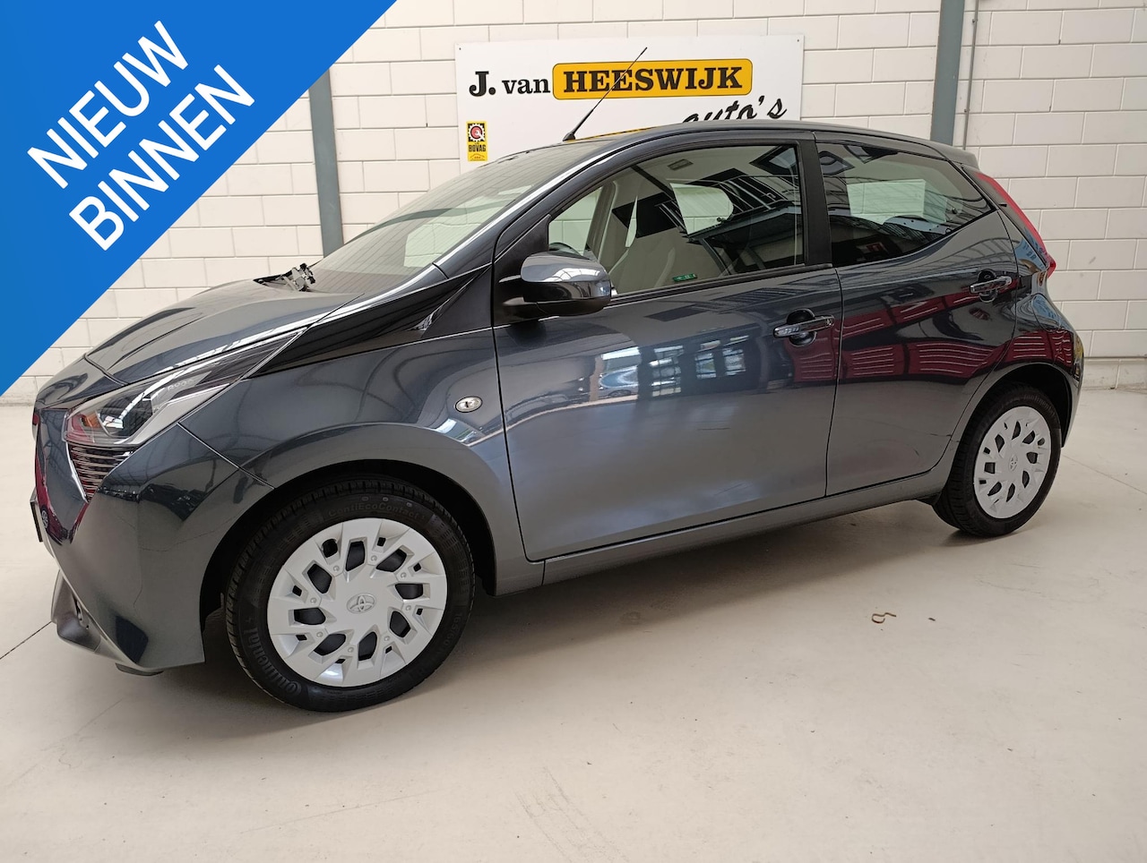 Toyota Aygo - 1.0 VVT-i x-play 1.0 VVT-i x-play - AutoWereld.nl