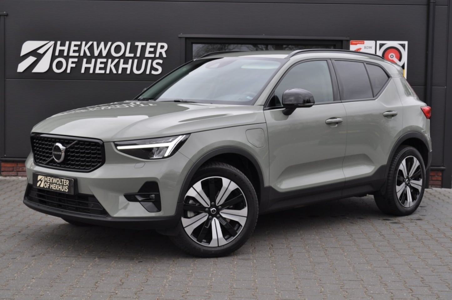 Volvo XC40 - XC 40 T5 Plus Dark Plug-In | Camera | Keyless | 262 PK - AutoWereld.nl