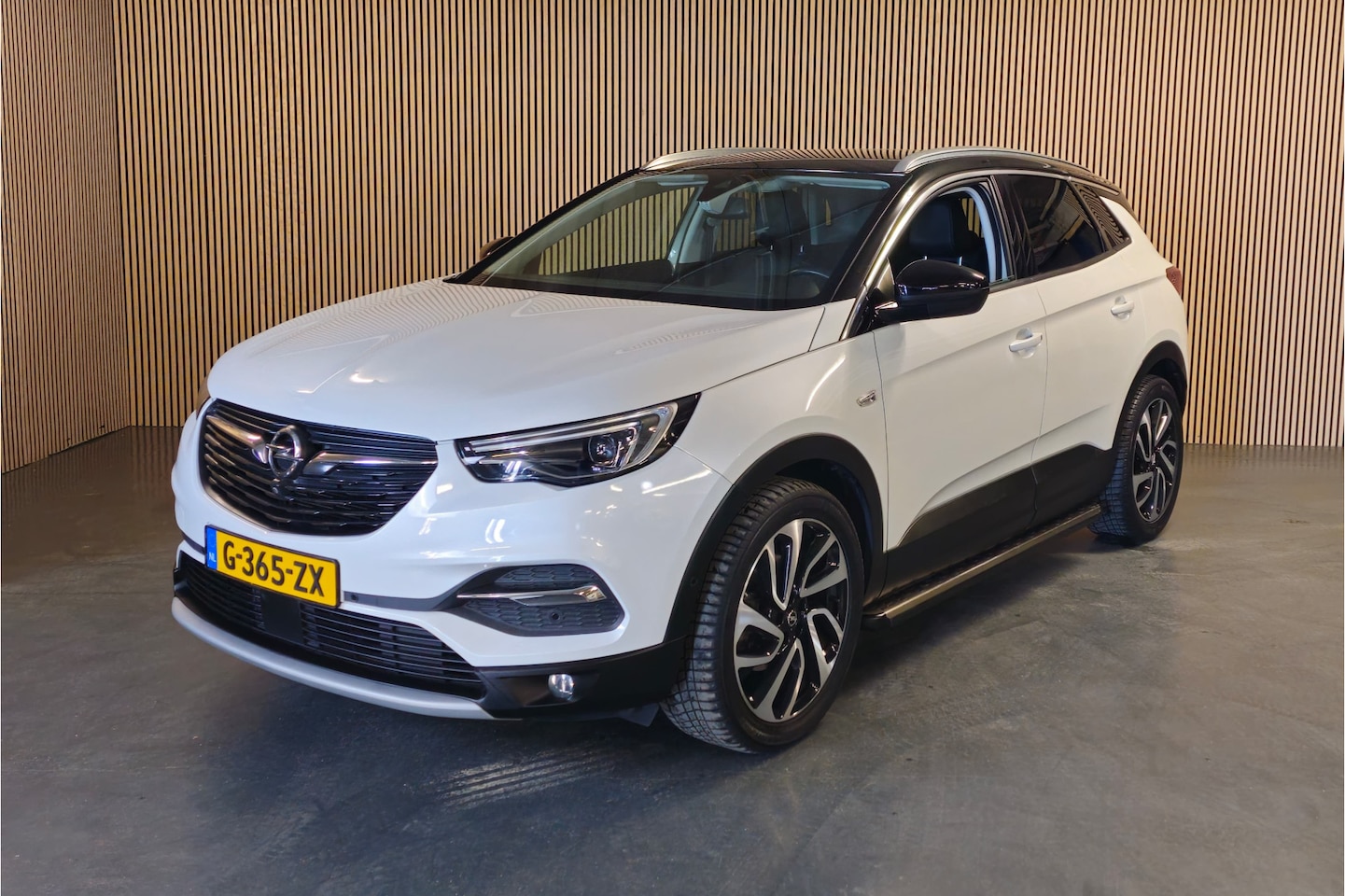 Opel Grandland X - 1.2 Turbo Ultimate - Apple Carplay/Android Auto - Stoelverwarming voor en achter - Stoelve - AutoWereld.nl