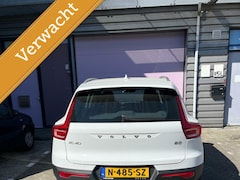 Volvo XC40 - 2.0 B3 Momentum Business