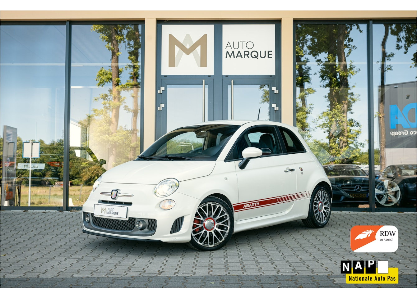 Fiat 500 Abarth - 1.4 T-Jet Turismo 160PK | Xenon | Leder | 17" LM Velgen | Interscope Sound | Parkeersensor - AutoWereld.nl