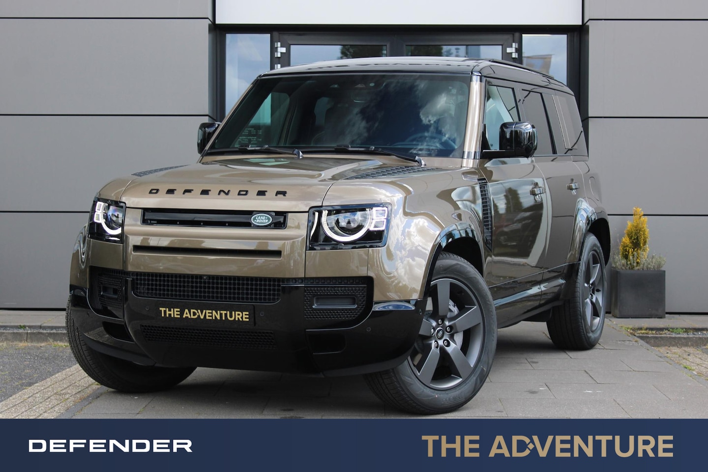 Land Rover Defender 110 - P300e 110 X-Dynamic SE | Trekhaak | Cold Climate | Pano - AutoWereld.nl