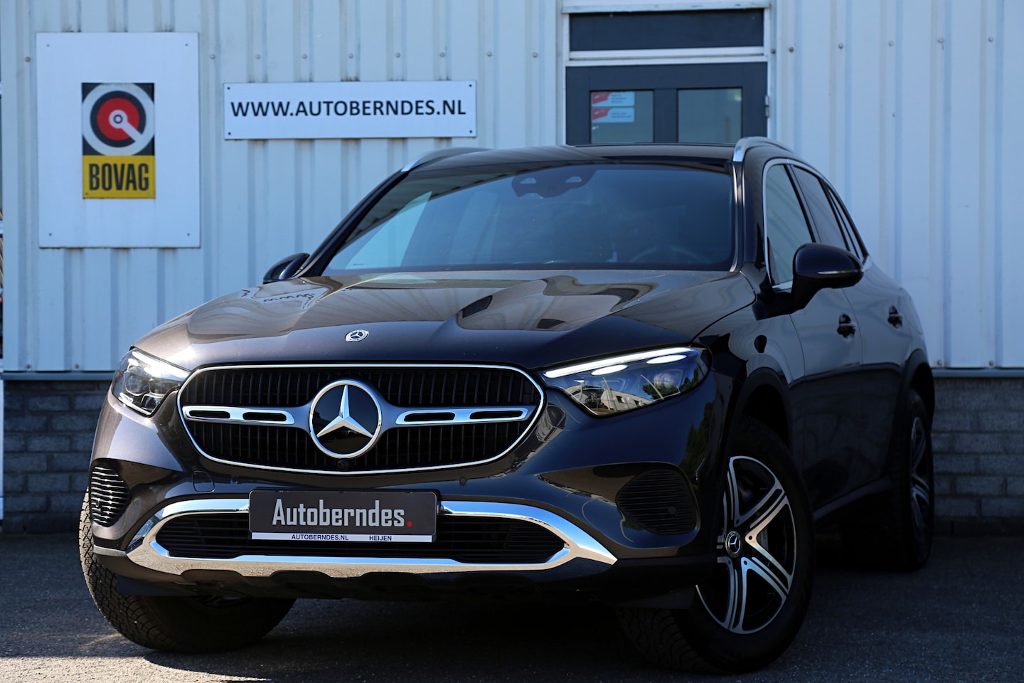 Mercedes-Benz GLC-klasse - 300e Plug in hybride 4MATIC*Perfect Onderh.*Airmatic luchtvering/Elek. Trekhaak/ACC+stuura - AutoWereld.nl