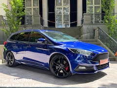Ford Focus Wagon - 2.0 ST 250Pk Navi Xenon Camera Leder Keyless Go Stoelverwarming Full Options