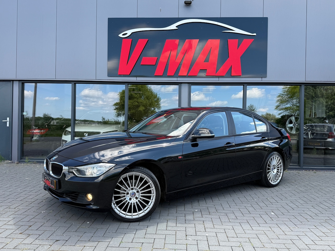 BMW 3-serie - 320i AUT High Exec Leder Navi Xenon Stoelverw Trekhaak - AutoWereld.nl
