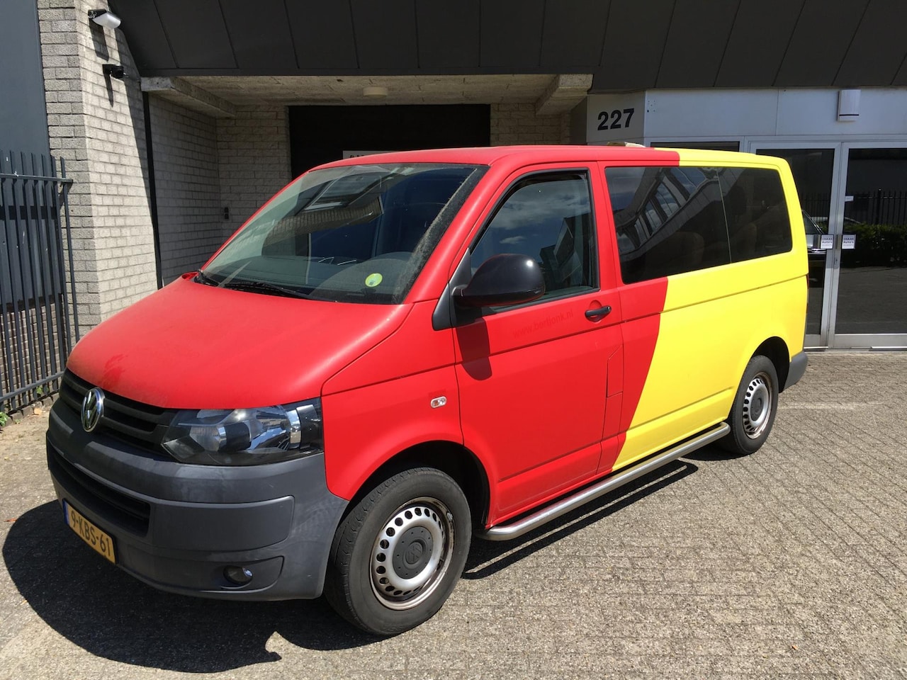 Volkswagen Transporter Kombi - 2.0 TDI L1H1 Trendline Baseline / AIRCO / 9-PERSOONS / PRIMA BUS / - AutoWereld.nl