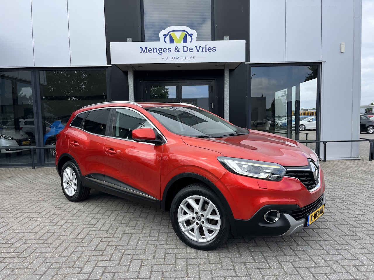 Renault Kadjar - 1.2 TCe Intens Airco ECC | Trekhaak | Stoelverwarming | Camera | Isofix | Navigatie - AutoWereld.nl