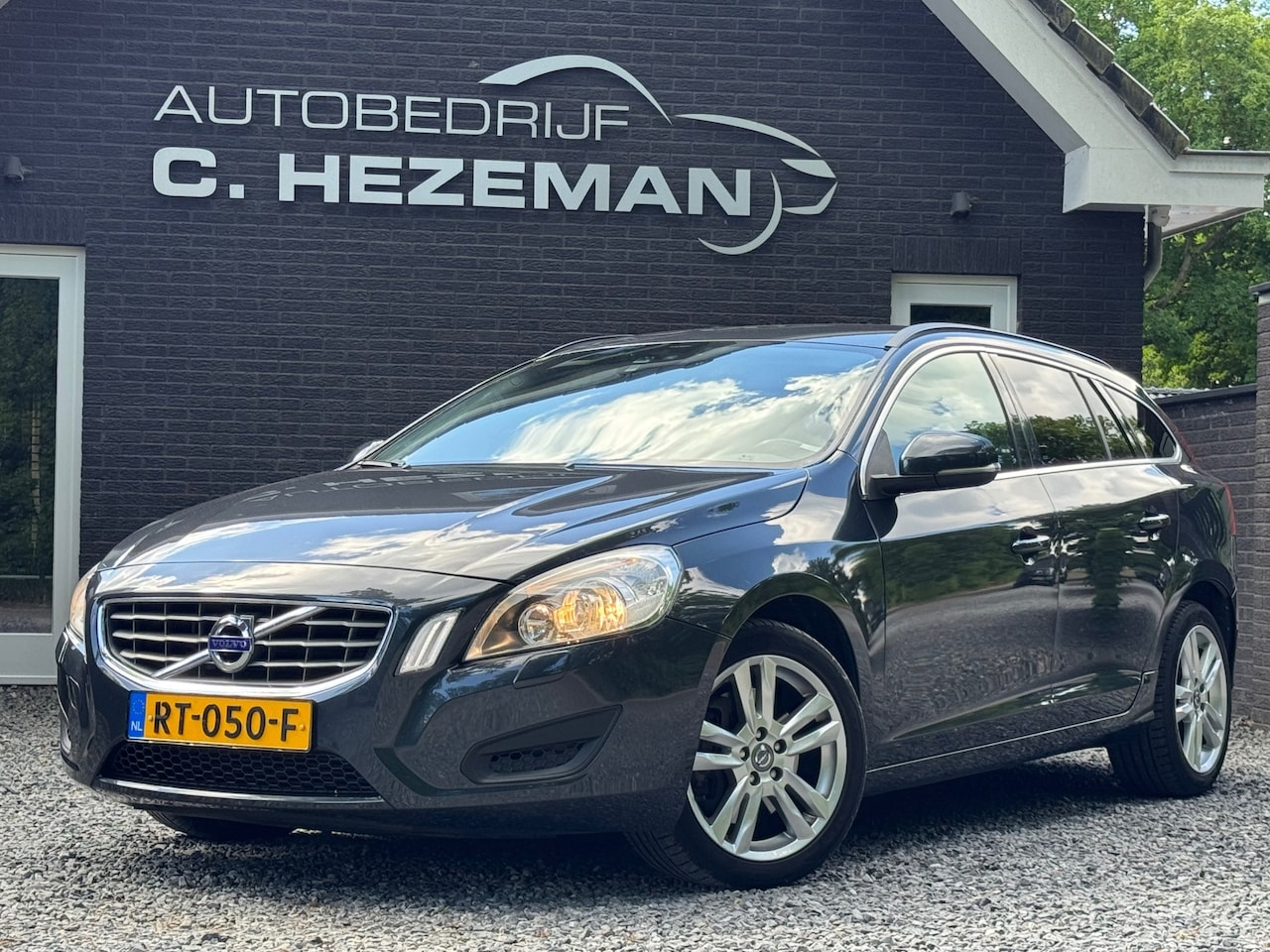 Volvo V60 - 2.0T 203PK Navigatie Cruise Control Trekhaak Climate Control Leder - AutoWereld.nl
