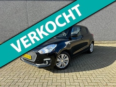 Suzuki Swift - 1.0 Select | TOPSTAAT | CARPLAY | A.CAMERA | STOELVERWARMING | APK T/M 3-7-2026 | AFLEVERB