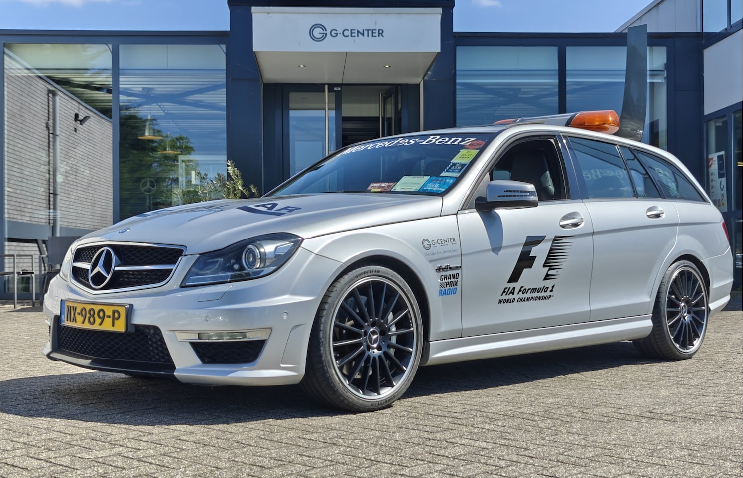 Mercedes-Benz C-klasse Estate - C63 AMG F1 Medical Car - 540PK | X-Flow - AutoWereld.nl
