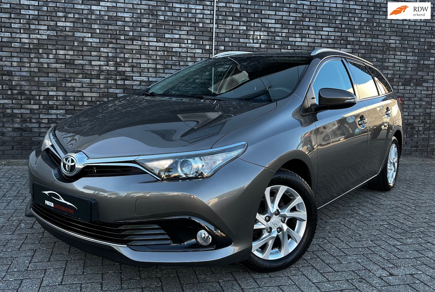 Toyota Auris Touring Sports - 1.2T Dynamic Cruise|Camera|Stoelverwarming|Climate|Trekhaak monteren mogelijk! - AutoWereld.nl
