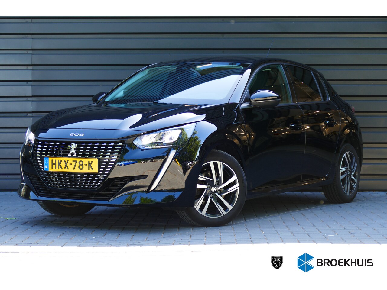Peugeot 208 - 1.2 PURETECH 100PK 5-DRS ALLURE / NAVI / LED / CLIMA / PDC / 16"LMV / CAMERA / WINTERPAKKE - AutoWereld.nl