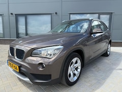 BMW X1 - SDrive20i Chrome Line // Automaat // Navi // Clima // PDC // Cruise control