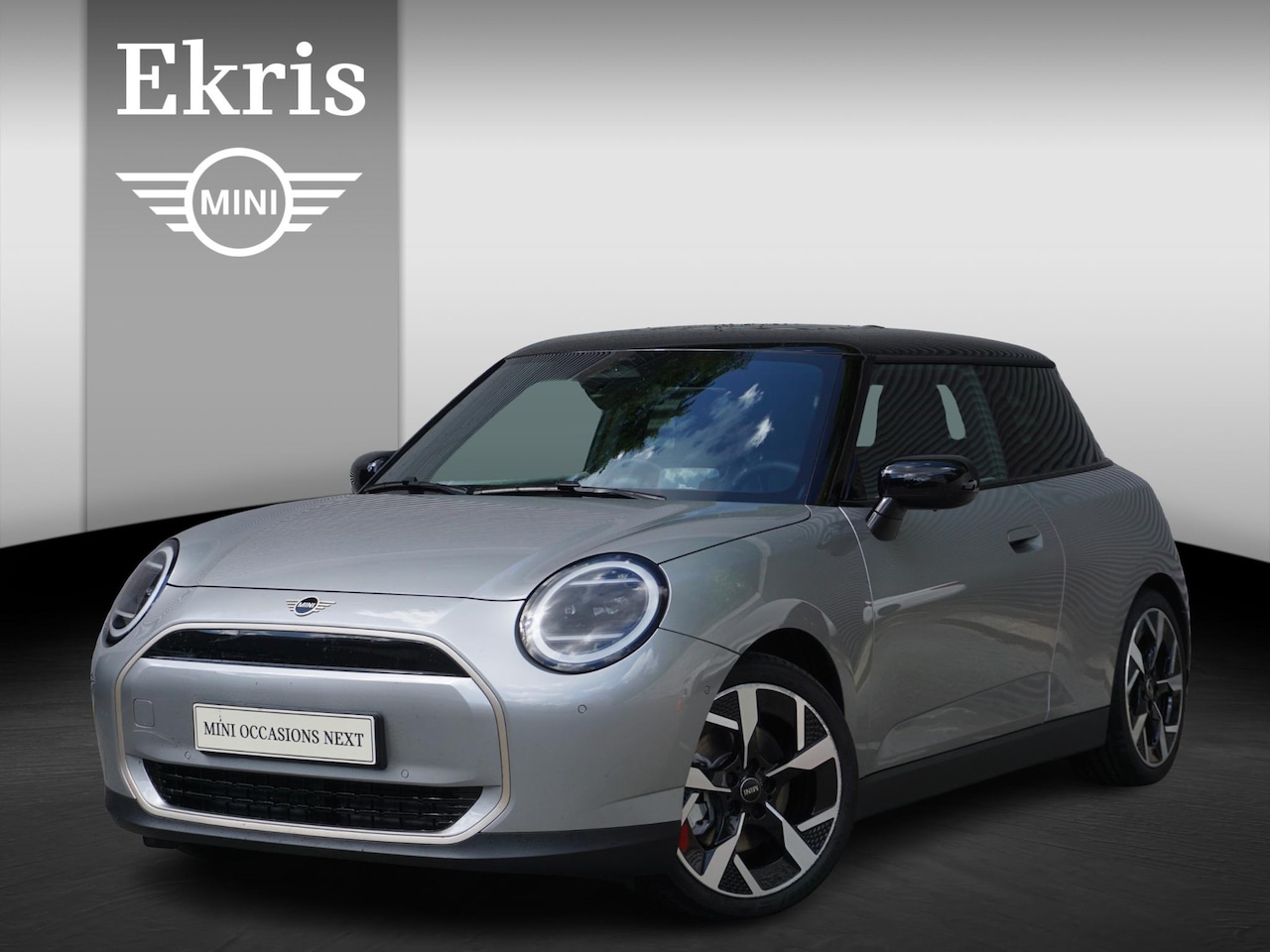 MINI Cooper - 3-deurs E Favoured Trim | Pakket M | Comfort Access | Glazen panoramadak | MINI Head-Up Di - AutoWereld.nl