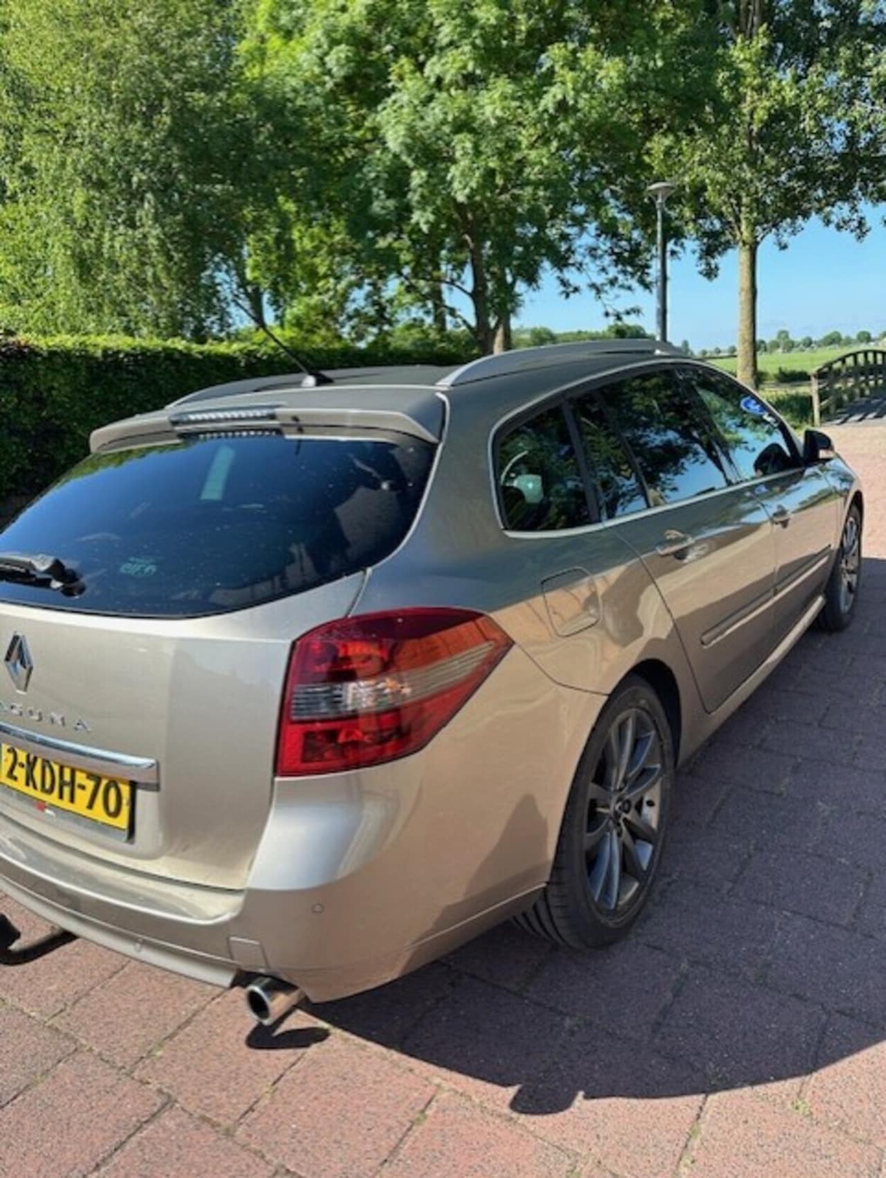 Renault Laguna Estate - 2.0 dCi GT Tuning (tot 160 KW en 450 Nm   230 km/h i.p.v. 222 km/h    7,5 s   i.p.v.  8,5 s   naar 10 - AutoWereld.nl