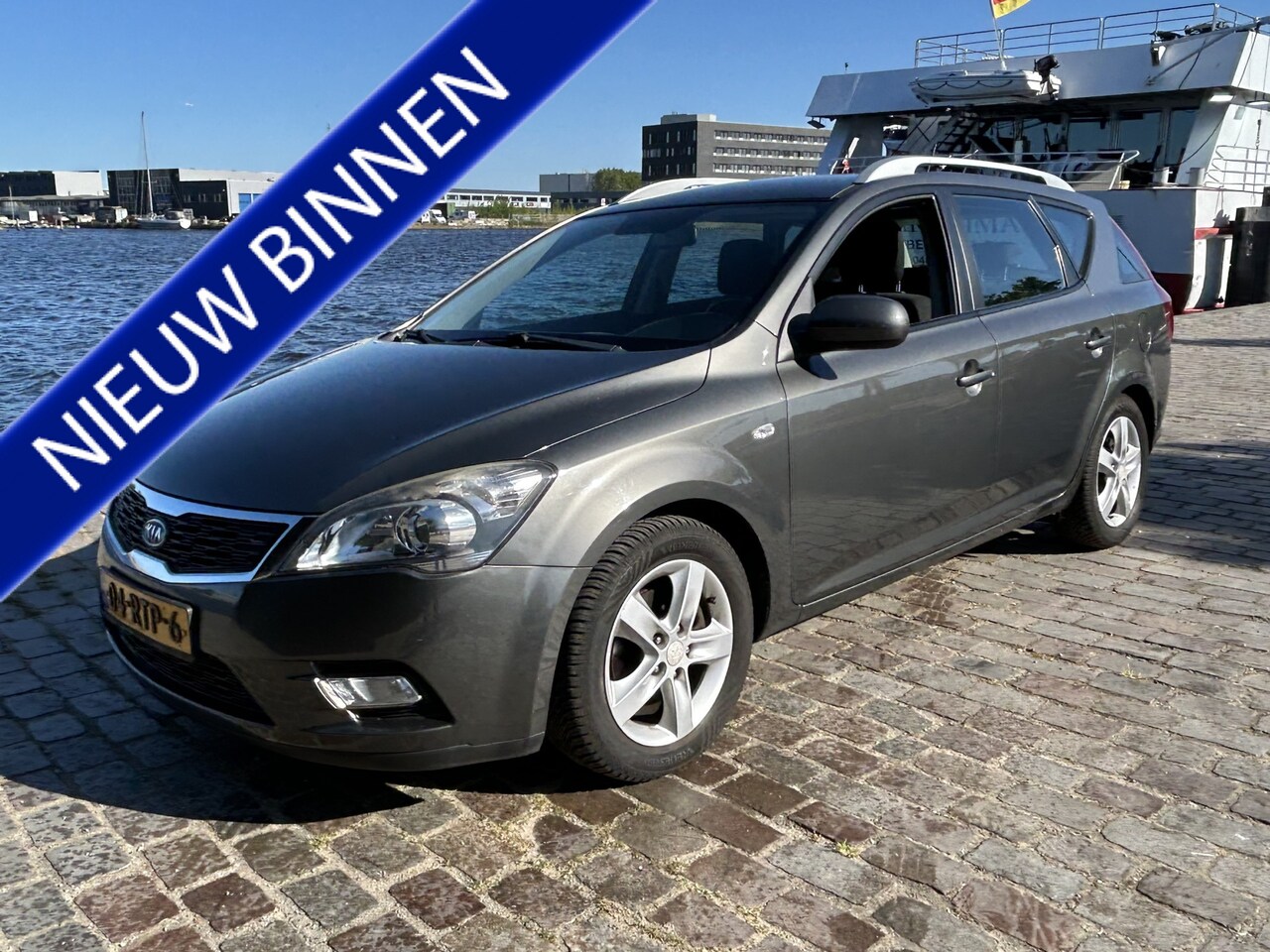 Kia Cee'd Sporty Wagon - 1.4 CVVT Navigator Plus Pack Airco Navi Camera Trekhaak - AutoWereld.nl