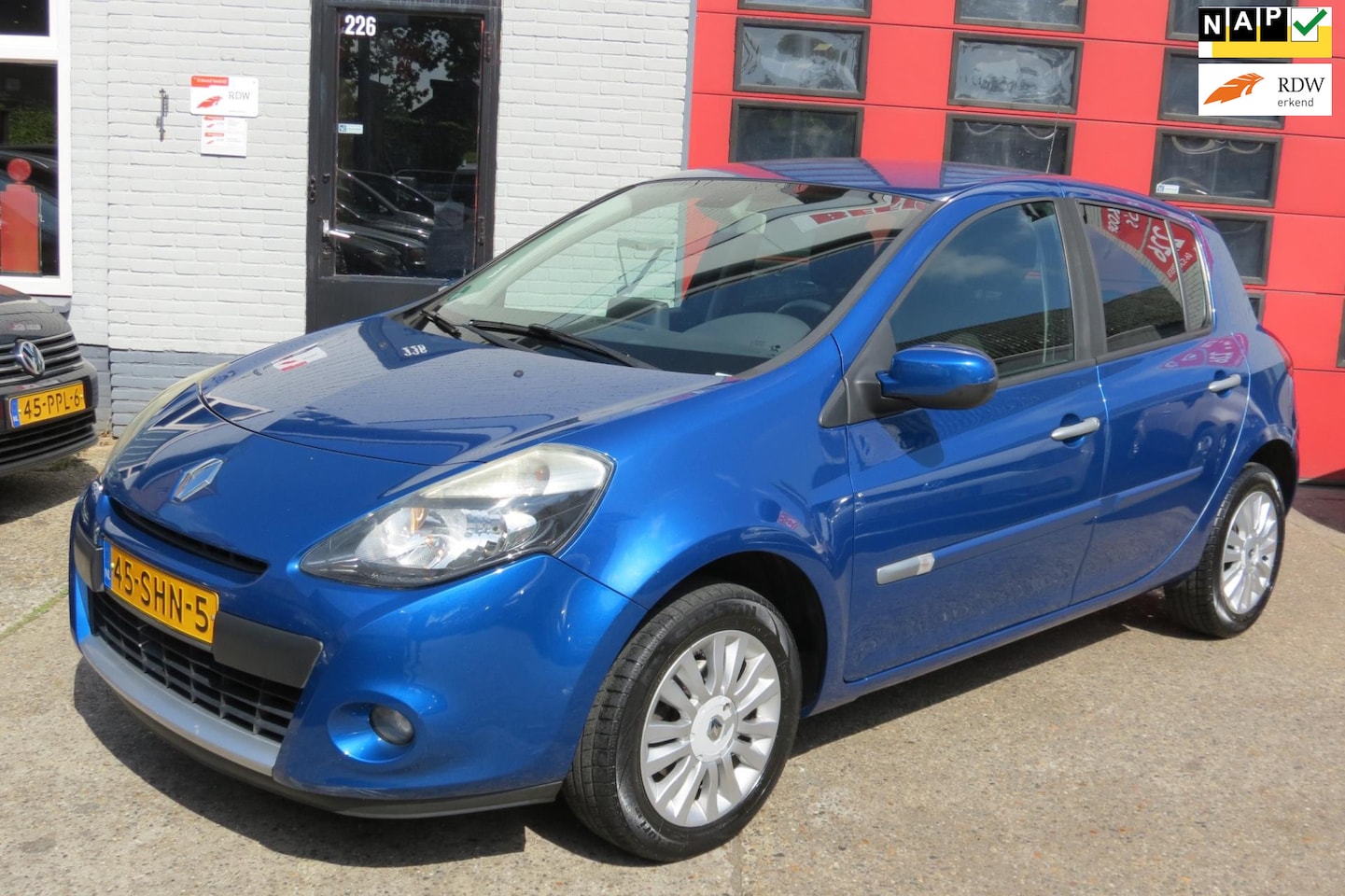 Renault Clio - 1.2 Collection 1.2 Collection ,AIRCO , 5 DEURS , NAVI ,CR CONTR - AutoWereld.nl
