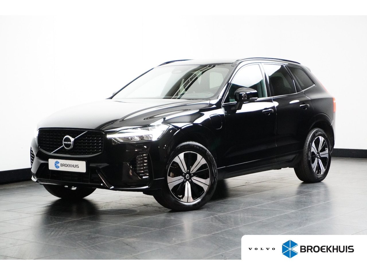 Volvo XC60 - 2.0 T6 Plug-in Hybrid AWD Plus Dark | Panoramadak | Trekhaak | Stoelventilatie | Camera | - AutoWereld.nl