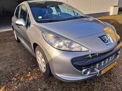 Peugeot 207 - 1.4-16V XR