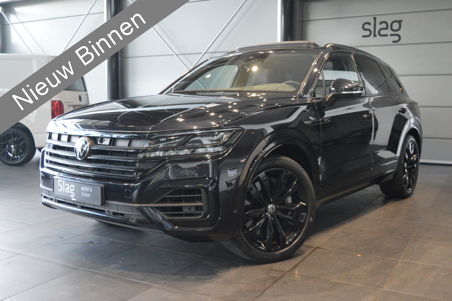 Volkswagen Touareg - 3.0 TSi eHybrid R 4MOTION leer pano head up lucht 21 inch !! - AutoWereld.nl