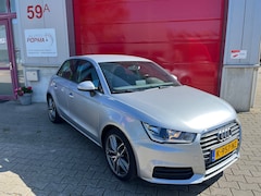 Audi A1 Sportback - 1.4 TDI 90pk Sport Pro Line Navigatie / 16 " LM velgen / Parkeersensoren achter / Zuinige