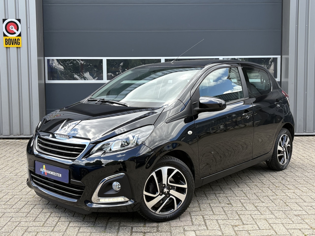 Peugeot 108 - 1.2 VTi Allure | Airco | Cruise Control | All Season | Garantie | Interesse? Bel of App na - AutoWereld.nl