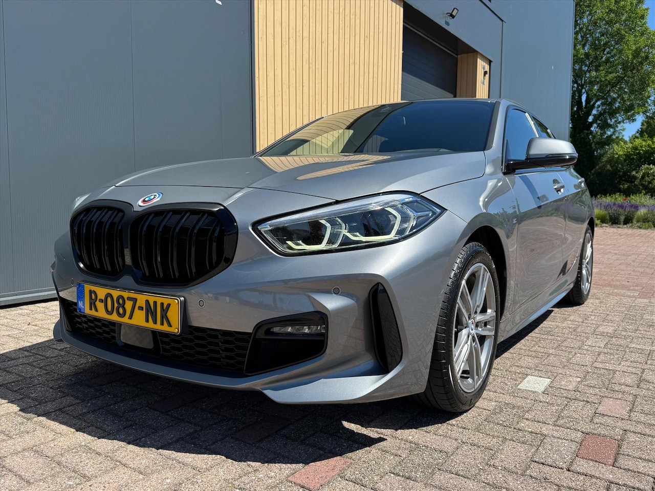 BMW 1-serie - (f40) 118i 136pk M-Sport Business Edition | NL Auto | Carplay | Sportstoelen | Cruise | - AutoWereld.nl