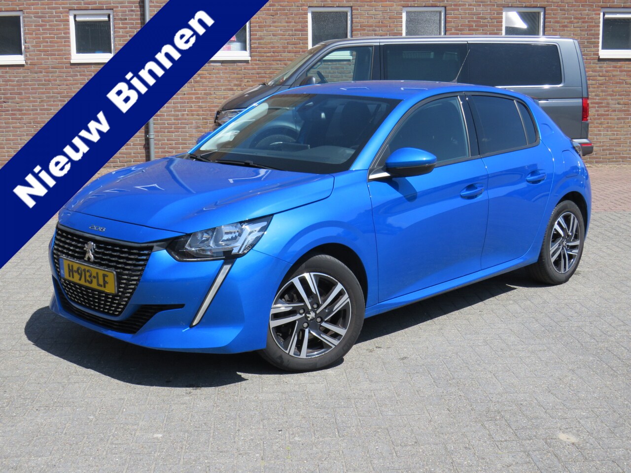 Peugeot 208 - 1.2 PureTech 100Pk Allure * Trekhaak * Camera * Clima * CarPlay Android * Navigatie * Digi - AutoWereld.nl