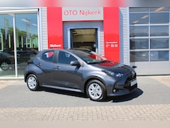 Toyota Yaris - 1.5 Hybrid 115 Active met parkeersensoren voor en achter + winterpack