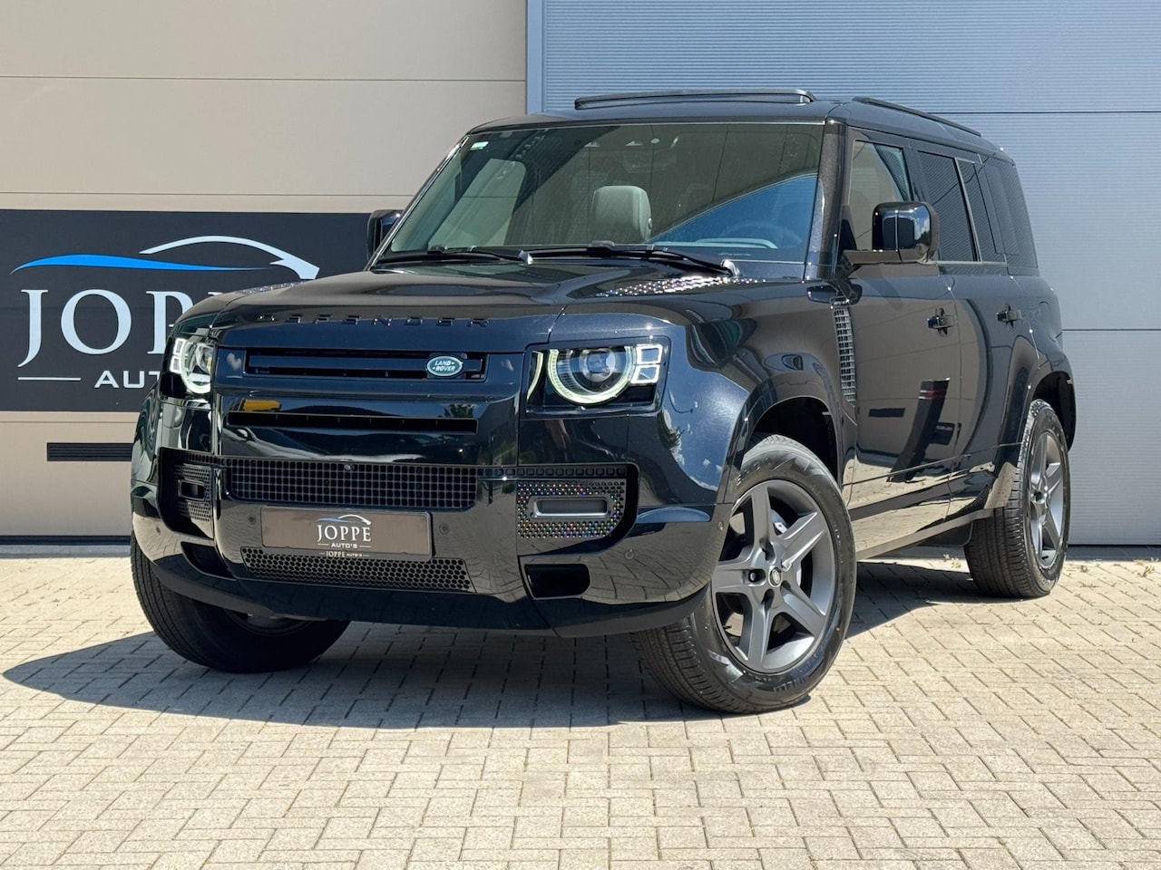 Land Rover Defender 110 - 2.0 P300e 110 X-Dynamic SE |Pano|Elek.trek|Headup|Blackpack|ColdC - AutoWereld.nl
