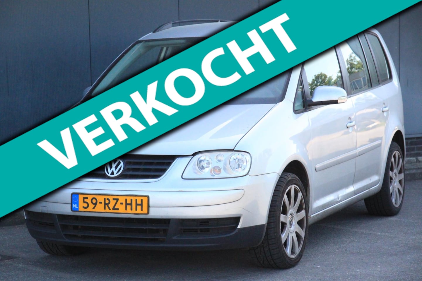 Volkswagen Touran - 1.6-16V FSI Trendline Airco/Cruise/Lmv/Trekhaak - AutoWereld.nl