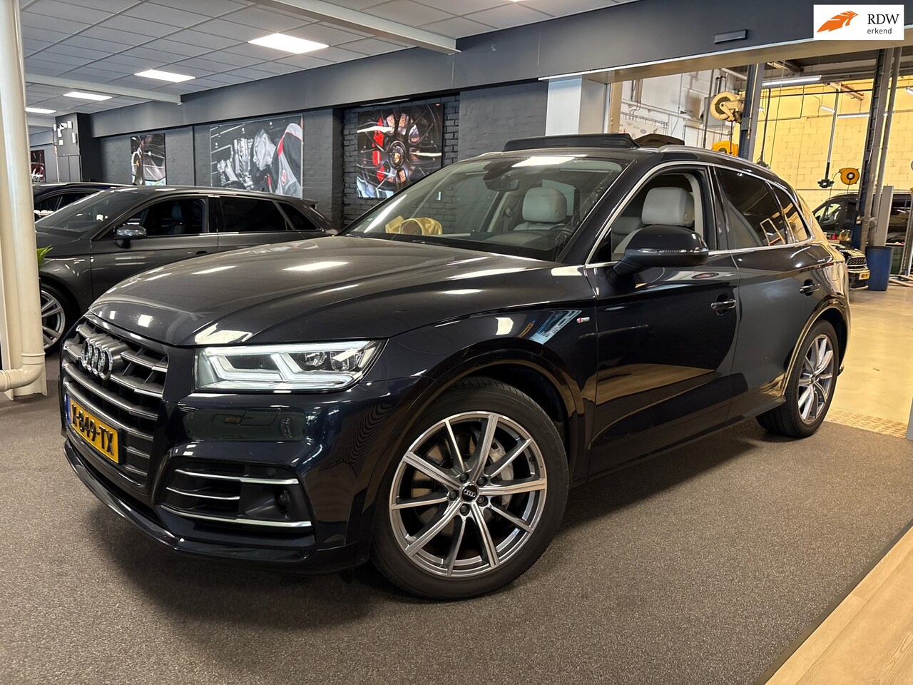 Audi Q5 - 50 TFSI e quattro Pro Line / Leder /panorama-dak / trekhaak /luchtvering - AutoWereld.nl