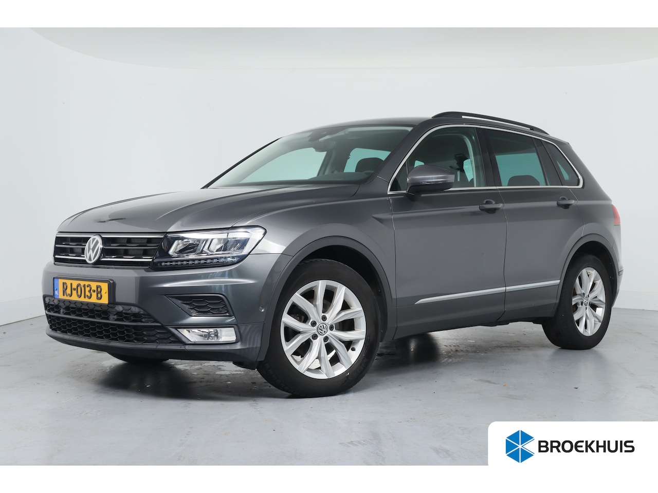 Volkswagen Tiguan - 1.4 TSI ACT Comfortline Business | Trekhaak | Camera | Stoelverwarming | Climate Control | - AutoWereld.nl