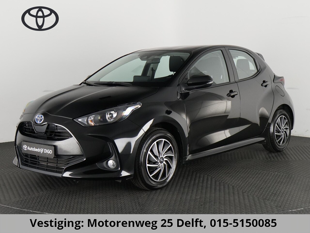 Toyota Yaris - 1.5 HYBRIDE BLACKLINE GARANTIE 6-2034 AUTOMAAT. CLOUD NAVI. SLECHTS 10.000 KM. - AutoWereld.nl