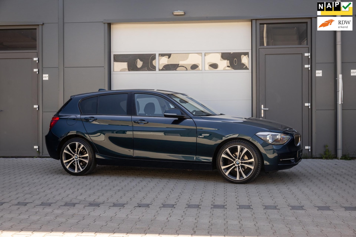 BMW 1-serie - 116i Exe Sport Line AUT (136pk) Harman/ Kardon | Trekhaak | - AutoWereld.nl