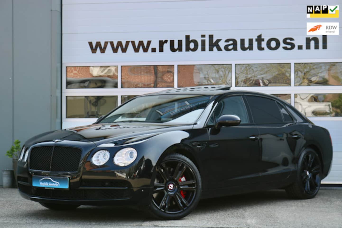 Bentley Flying Spur - 4.0 V8 Biturbo Deep black pearl metallic - AutoWereld.nl