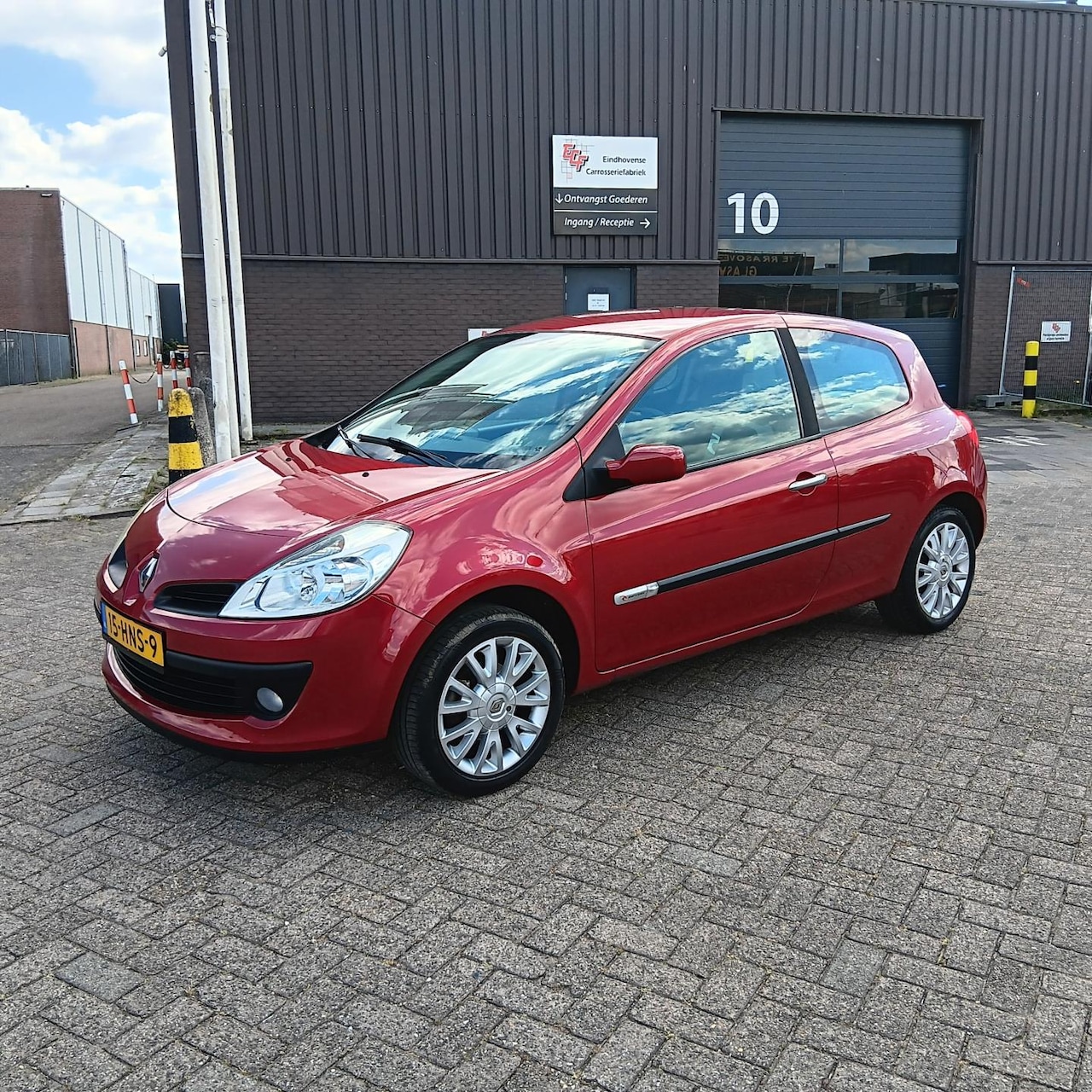 Renault Clio - 1.2 TCE Special Rip Curl 1.2 TCE Special Rip Curl - AutoWereld.nl