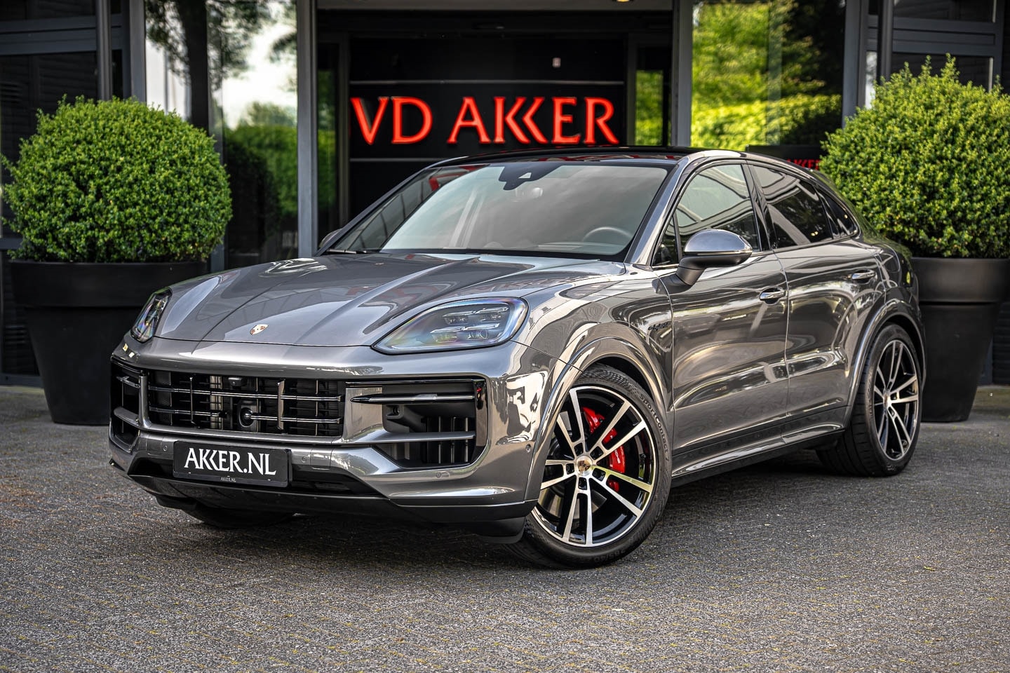 Porsche Cayenne - S E-Hybrid SportDesign | Vierwielsturing | Head-up | ACC | Nachtzicht - AutoWereld.nl