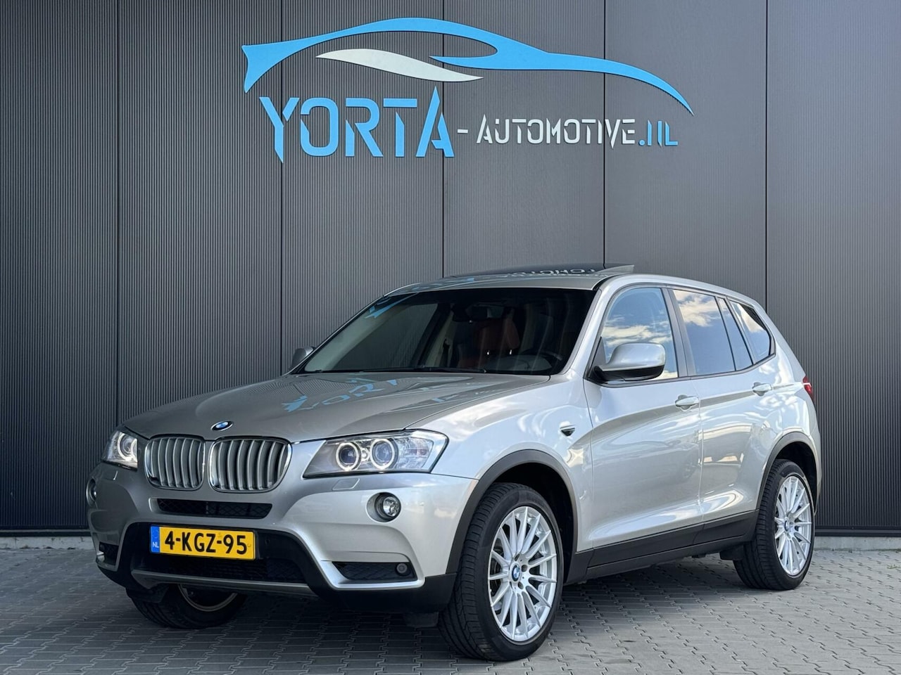 BMW X3 - xDrive28i NL AUTO*AUTOMAAT*PANO*AFN. HAAK*NW KETTING - AutoWereld.nl