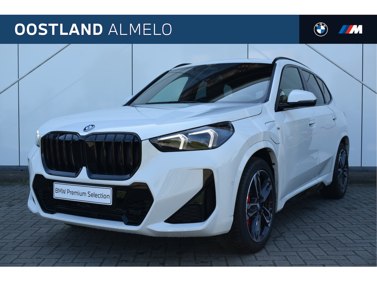 BMW X1 - xDrive25e M Sport Automaat / Panoramadak / Sportstoelen / Achteruitrijcamera / M Adaptief - AutoWereld.nl